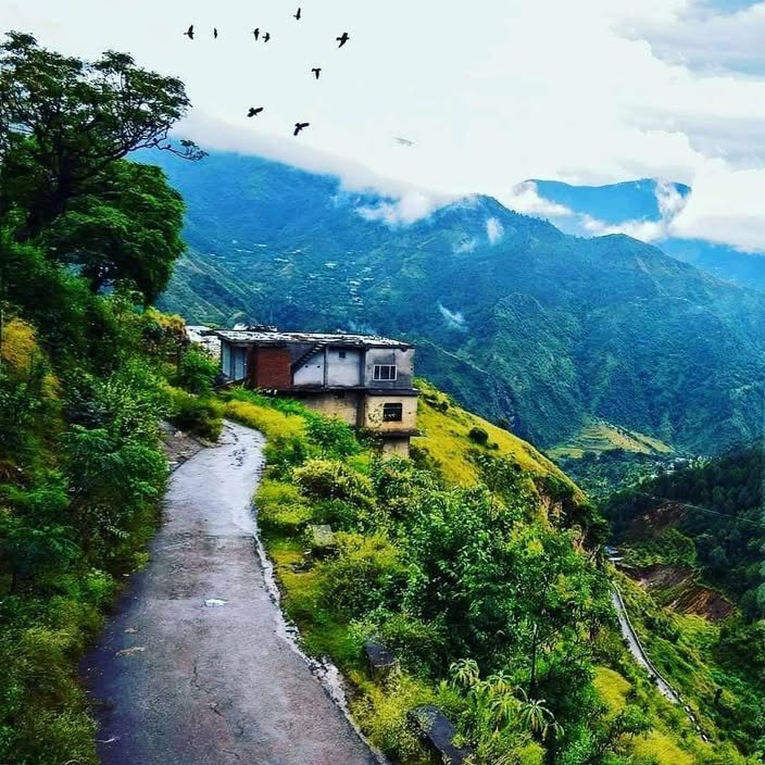 Himalayan mountain landscape near Bageshwar, Uttarakhand
